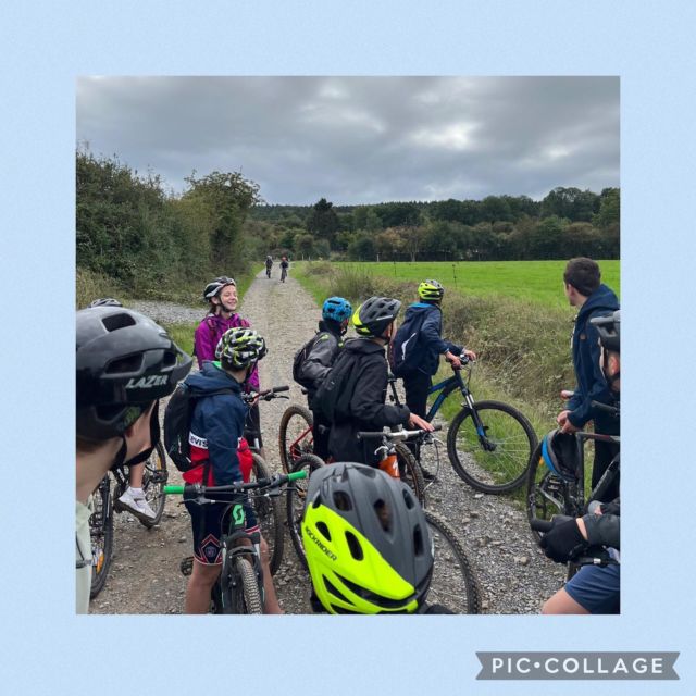 Par une journée pluvieuse, ce lundi 26 septembre, nous avons testé un nouvel itinéraire avec les élèves de 1e année inscrits en activité complémentaire Sport. Ce ne sont pas moins de 24 km avec 600m de D+ qui ont rassasiés les élèves en demande de sensations fortes. Chemins vallonnés et rocailleux, routes et flaques de boue étaient au programme. Bravo à eux !