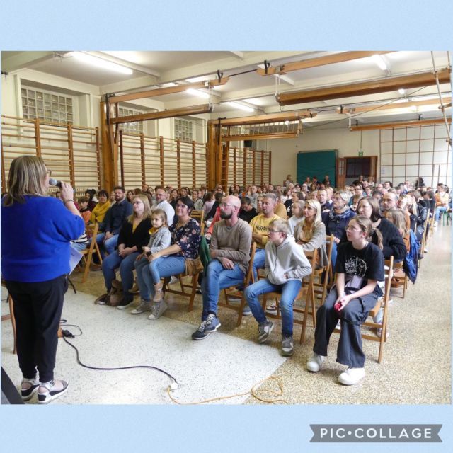 Ce vendredi 23 septembre, les parents des élèves de 1e année étaient conviés à une réunion afin de faire plus ample connaissance. Après avoir rencontré l'équipe éducative, les parents ont pu partager un moment de convivialité autour d'un verre et de délicieux amuse-bouches préparés par les élèves de 1e et 2e années de l'option "art culinaire".
Bienvenue à l’ISC !