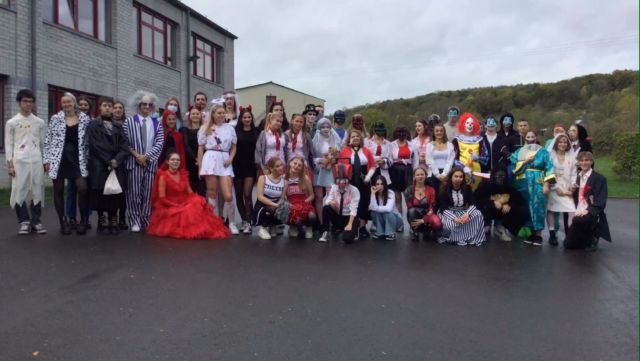 Les Rhétos vous souhaitent un Happy Halloween.
La communauté éducative vous souhaitera juste de bonnes vacances…
🎃